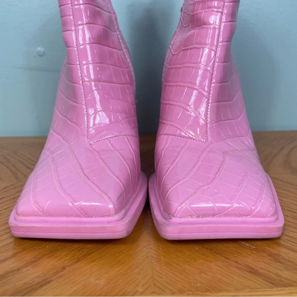 Circus by Sam Edelman Pink Croc Layla Embossed Block Heel‎ Bootie Boot Size 6